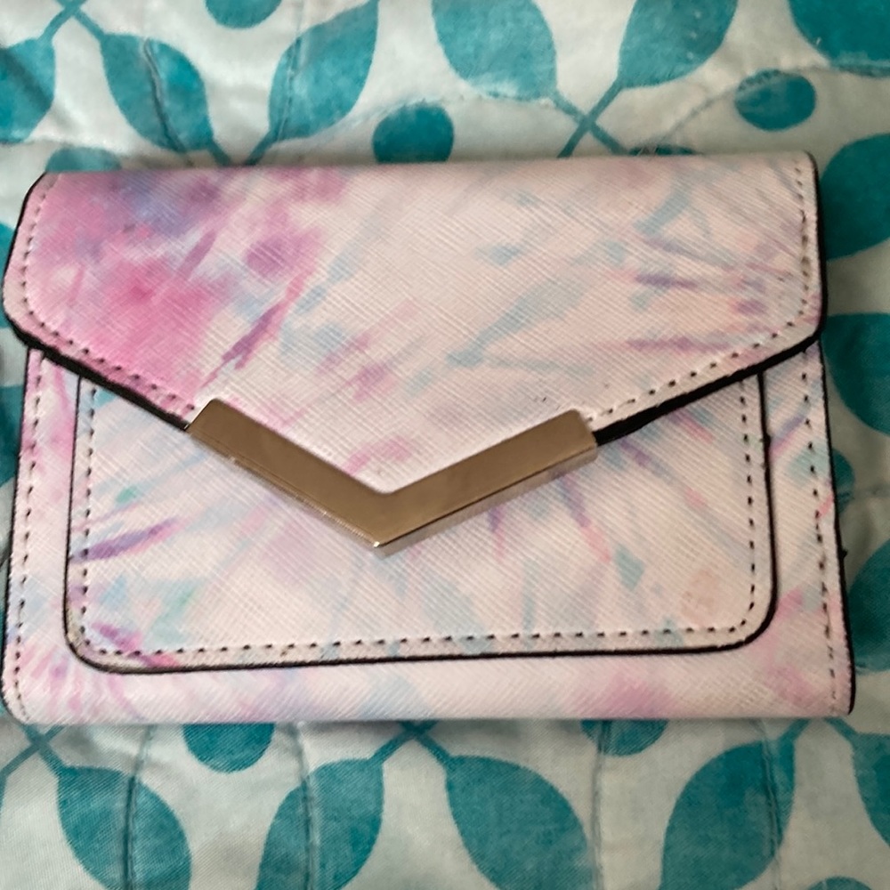 this wallet has never been used!